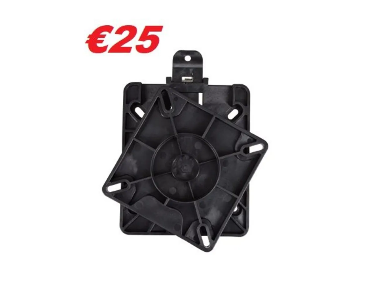 Boat Seats and Brackets - Image 4