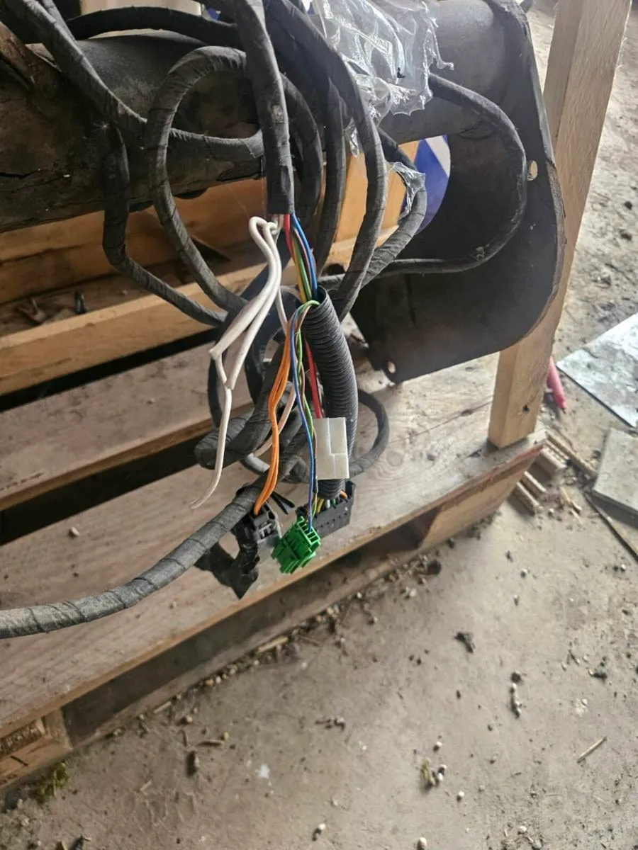 Ford Transit custom hitch with  wiring - Image 2