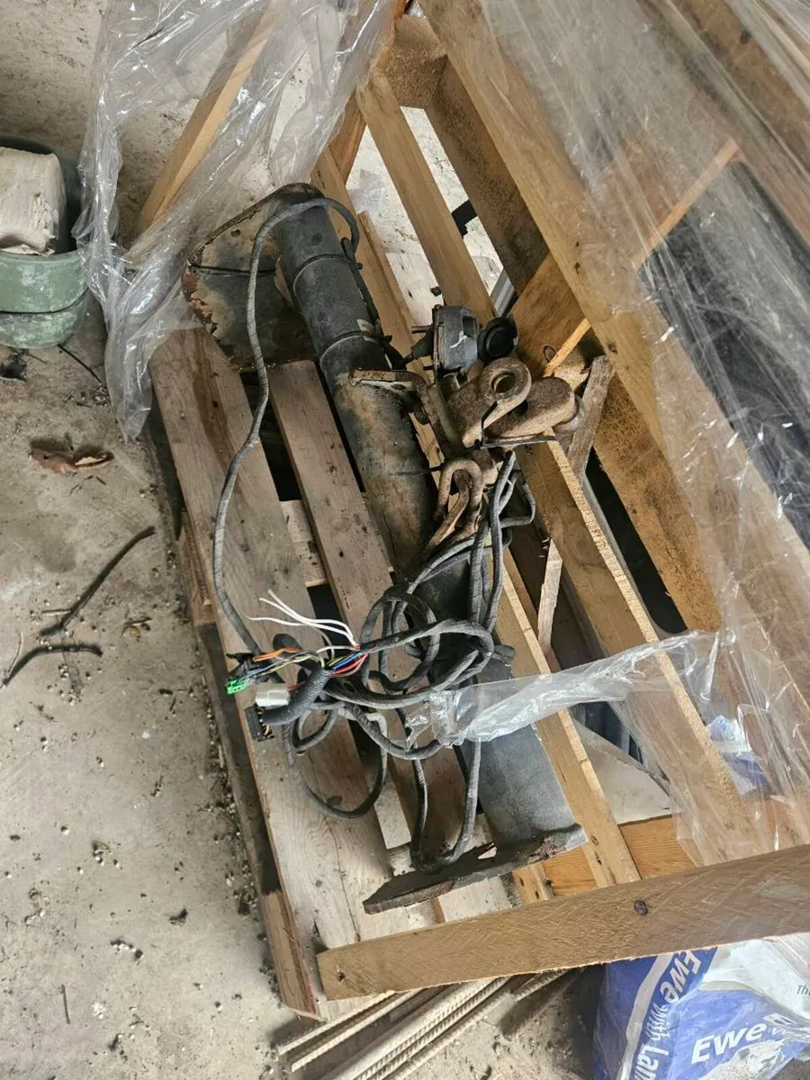 Ford Transit custom hitch with  wiring - Image 3