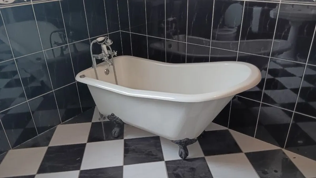 Free Standing Bath - Image 1