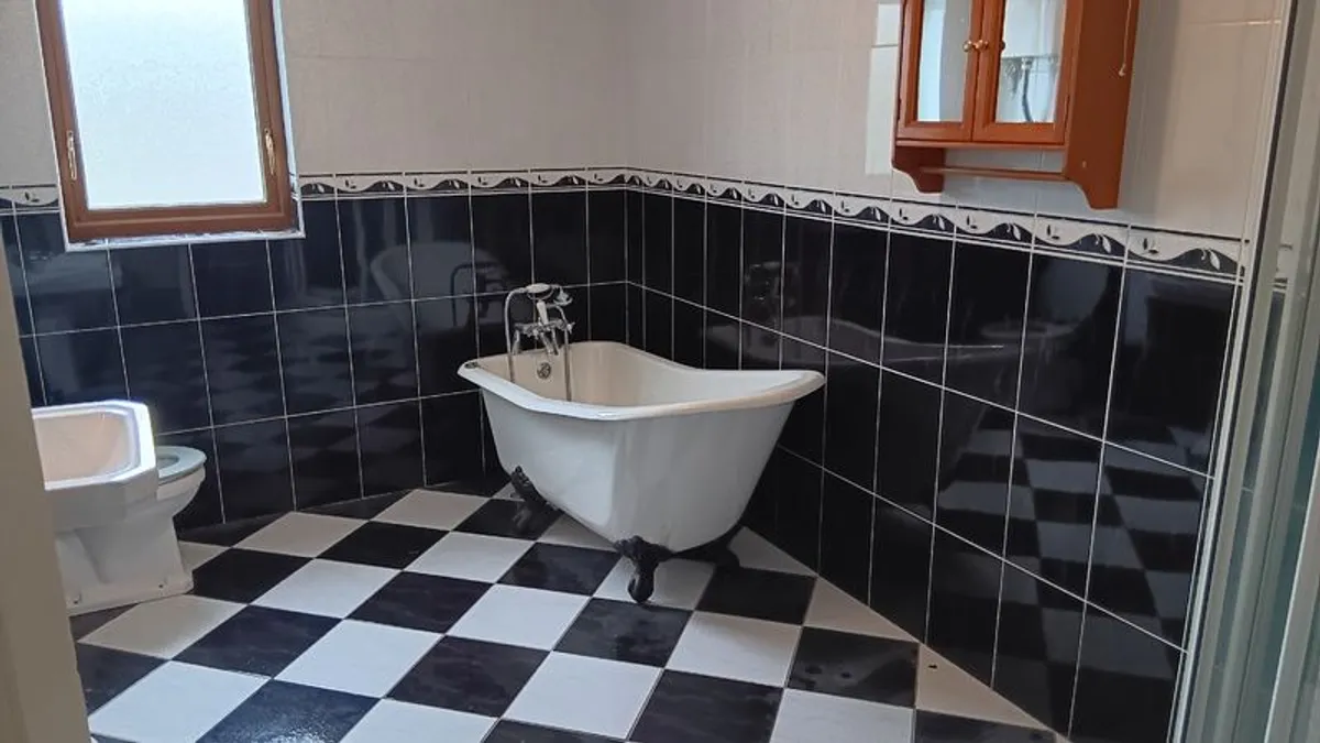 Free Standing Bath - Image 2