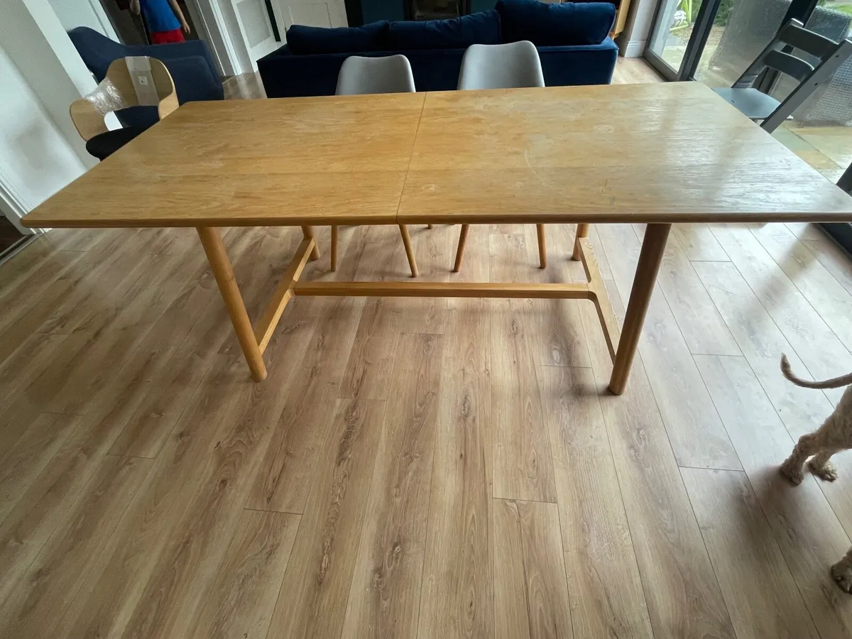 Solid oak table - Image 1