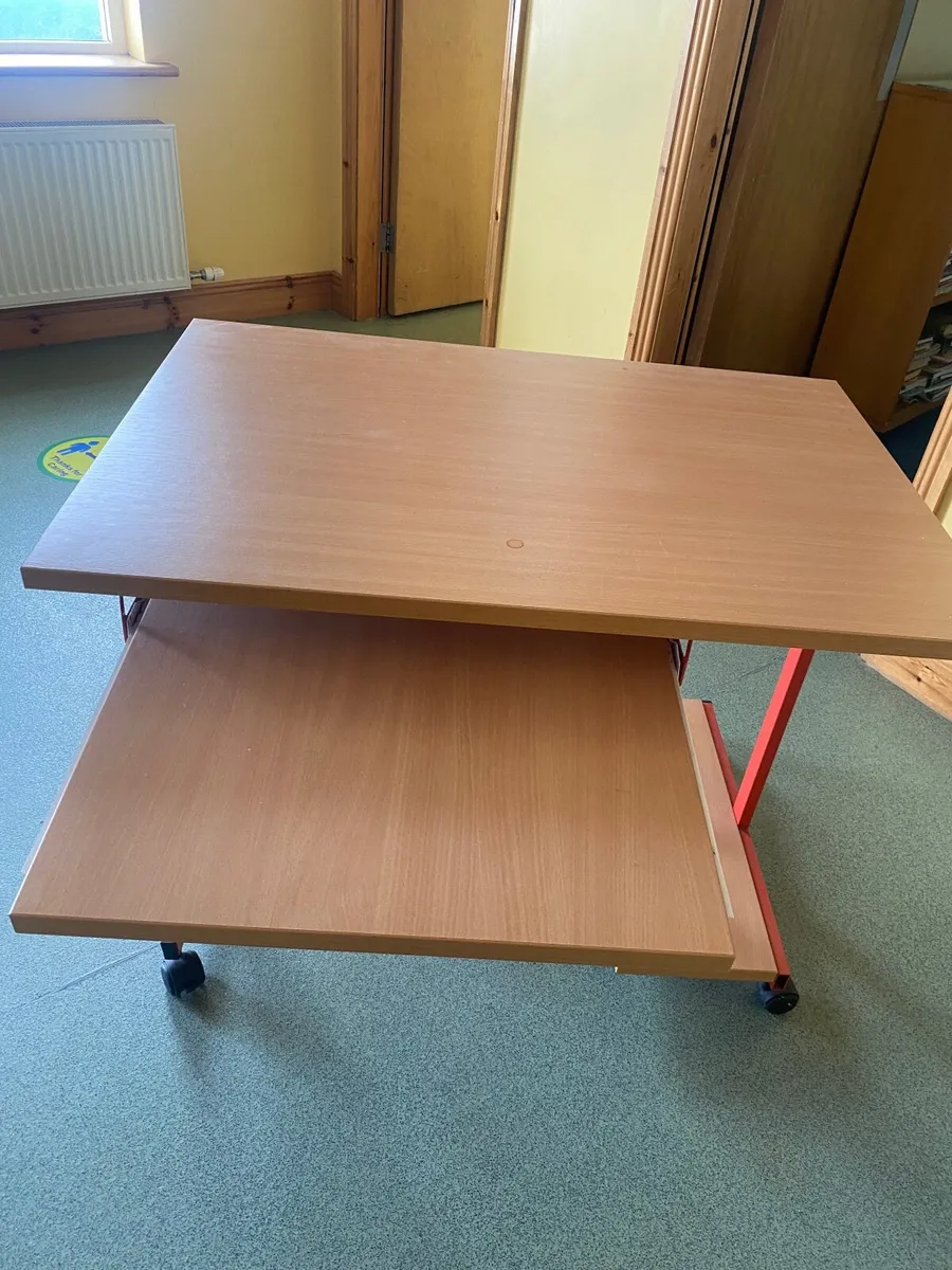 Free Computer Table/Desk - Image 1