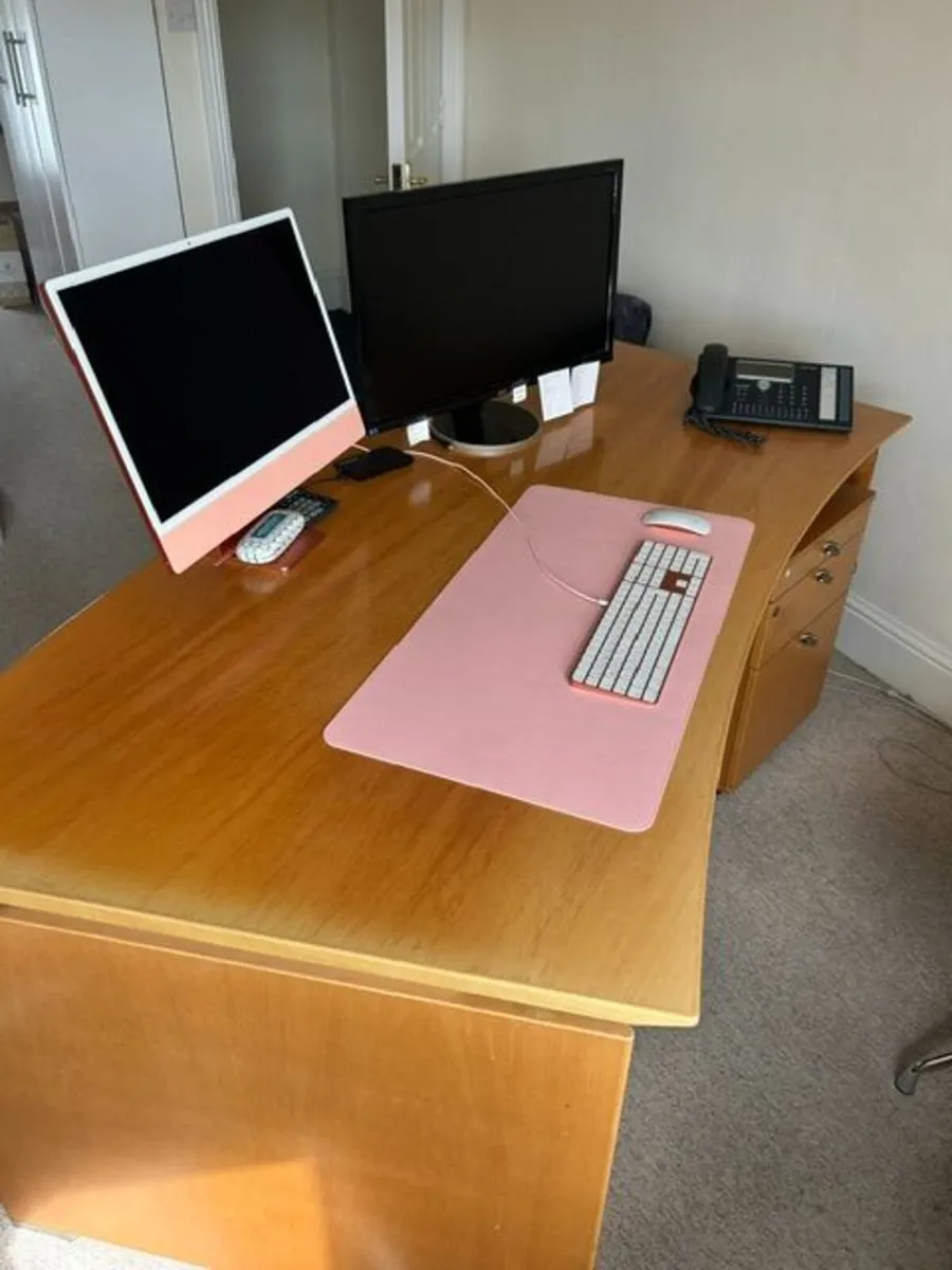 Desk, drawers and shelves - Image 1