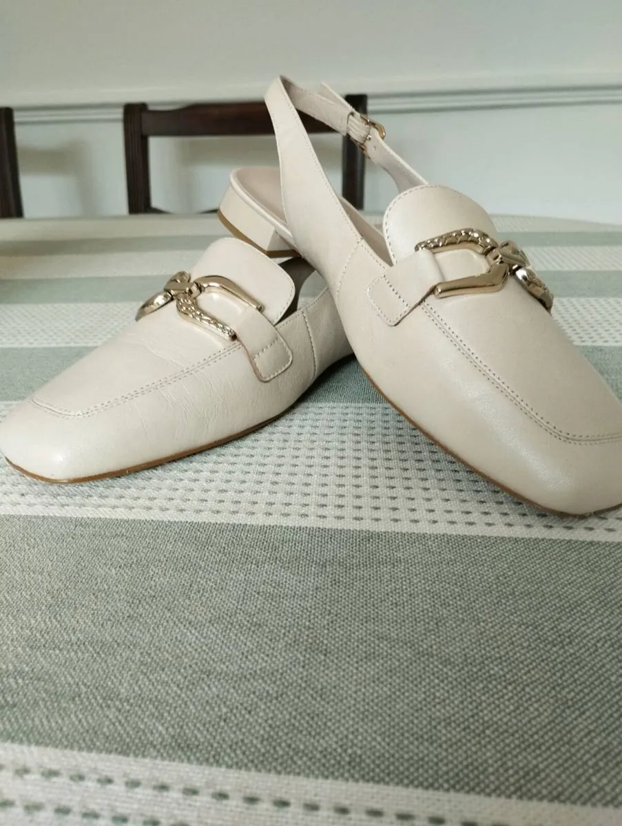 Beige sling back low heel shoes - Image 1