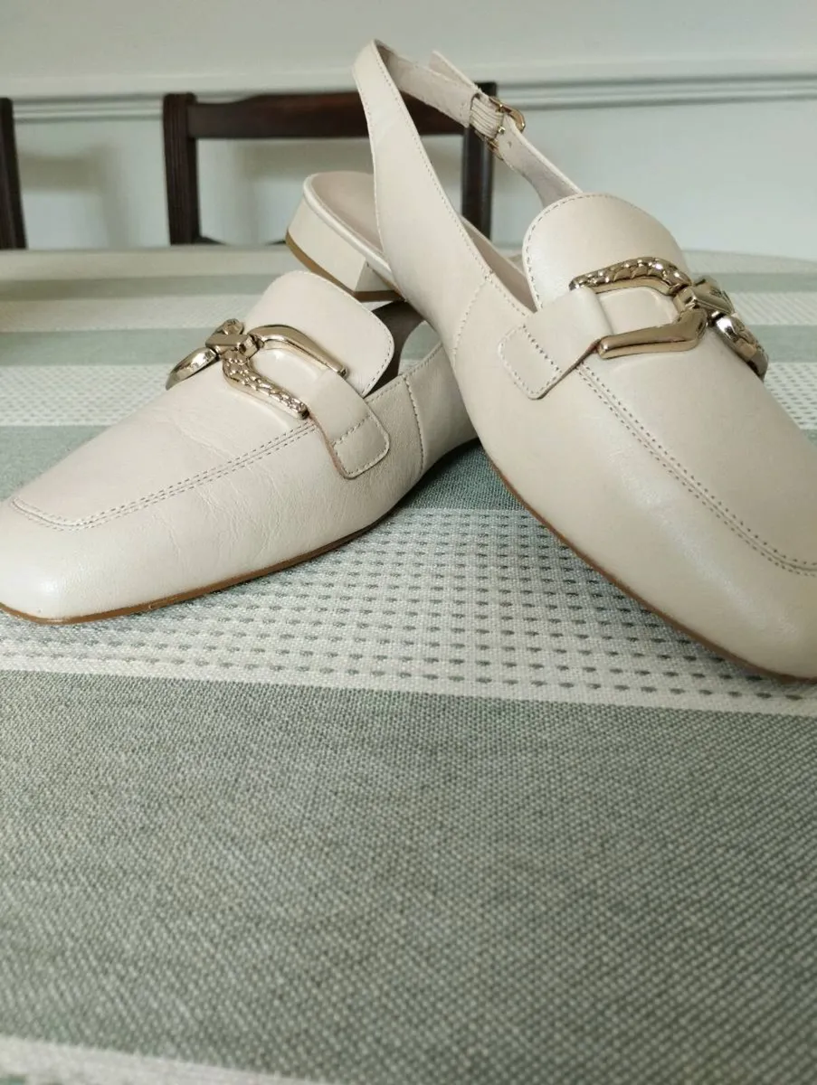 Beige sling back low heel shoes - Image 2