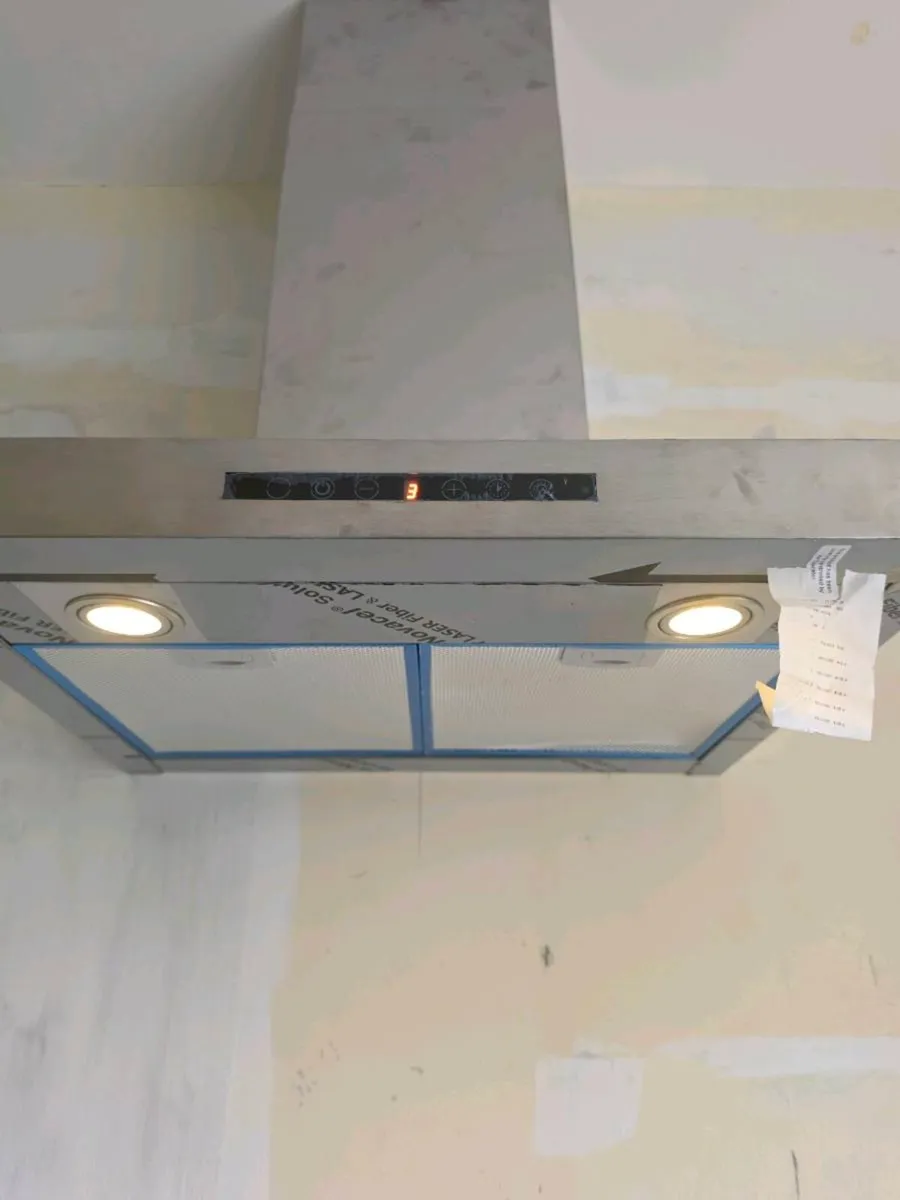 Cooker extractor hood - Image 1