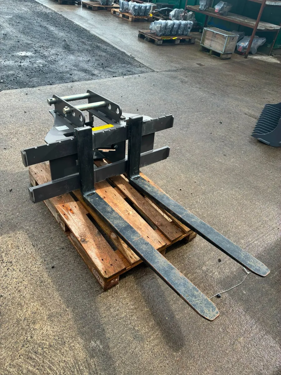 Dromone Pallet Forks - Dual Pins - Image 1