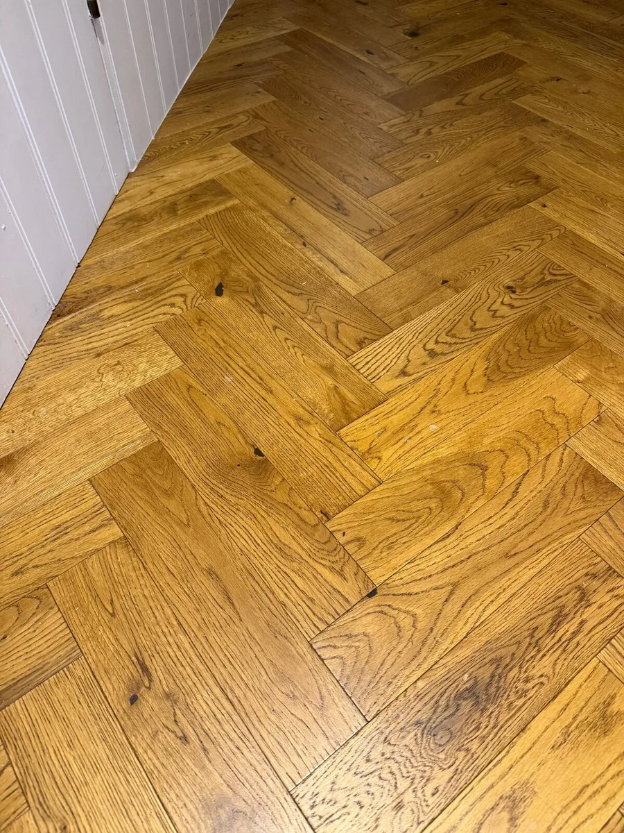 Engineered Honeyed Oak herringbone floor - Image 3