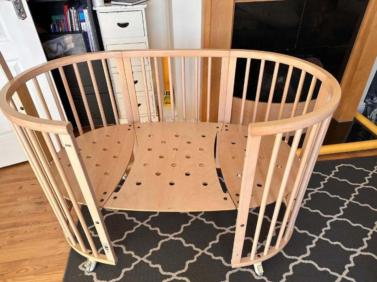 Stokke crib complete bundle - Image 3