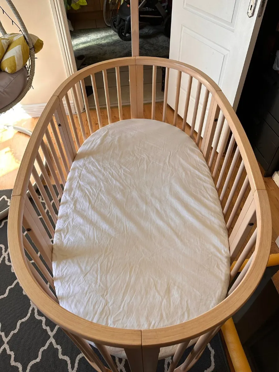 Stokke crib complete bundle - Image 4