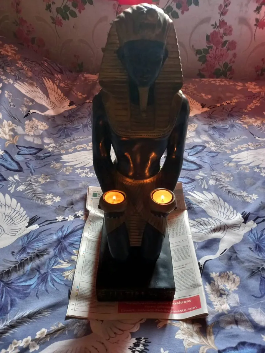 Tutankhamen statue - Image 3
