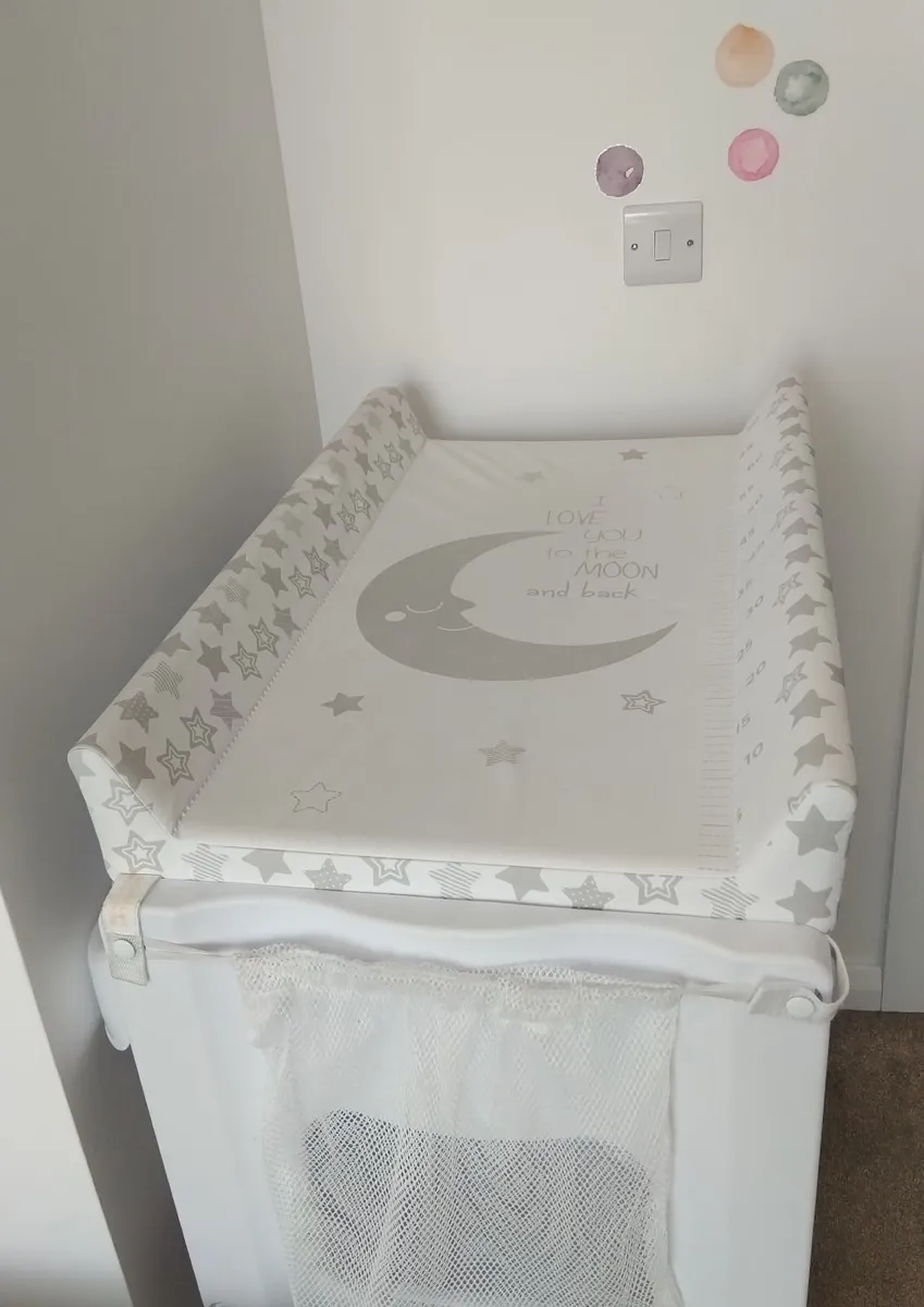 Babylo Baby Changing Table / Unit with Bath - Image 3