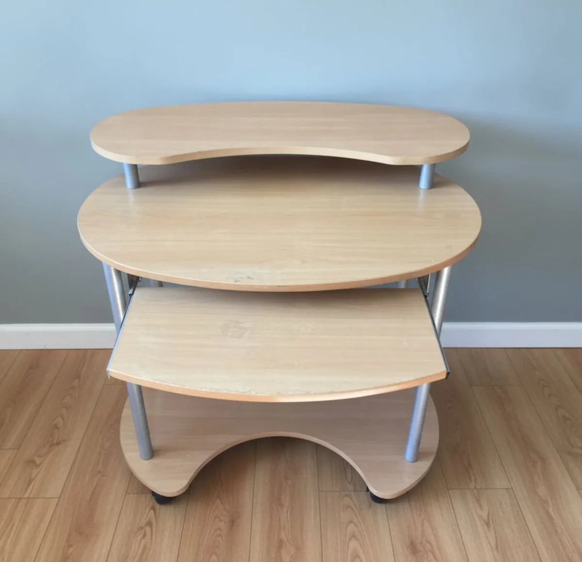 Compact 3-Tier Computer Desk With Pull Out Tray - Image 2