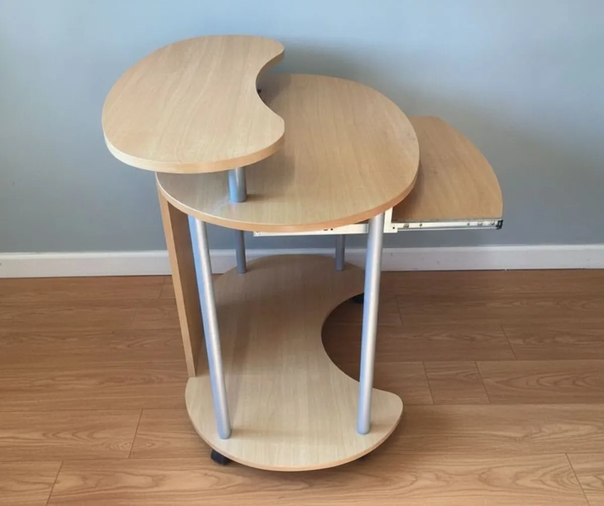 Compact 3-Tier Computer Desk With Pull Out Tray - Image 3