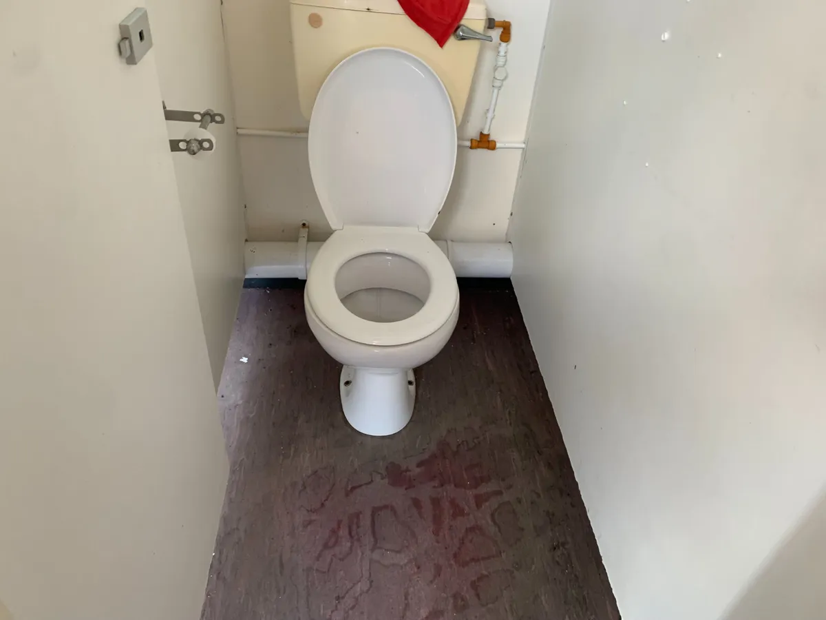 4 x 13FT X 9FT ANTI VANDAL TOILET BLOCKS FOR AUCT - Image 4