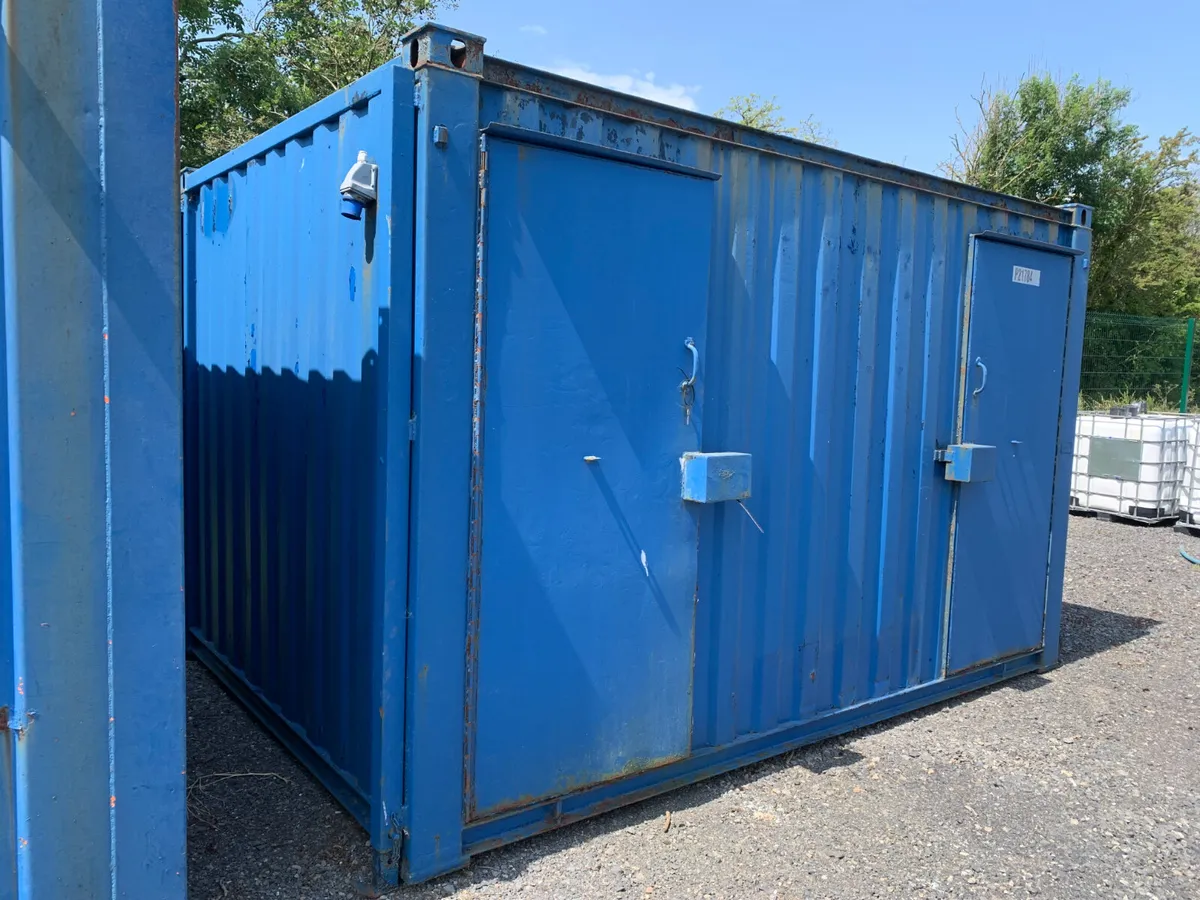 4 x 13FT X 9FT ANTI VANDAL TOILET BLOCKS FOR AUCT - Image 3