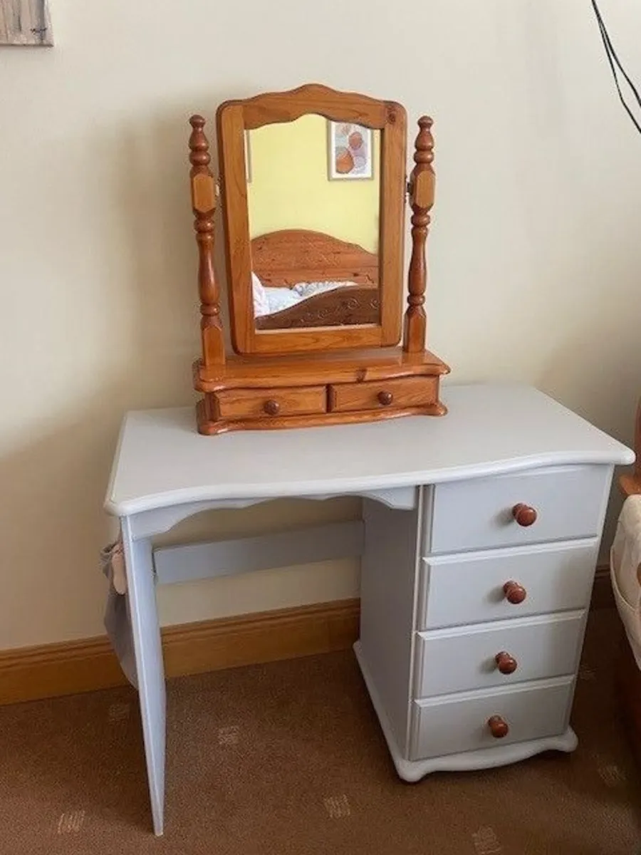 Bedroom Set - Image 4