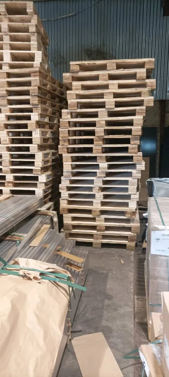 Plywood pallets for sale - Image 1