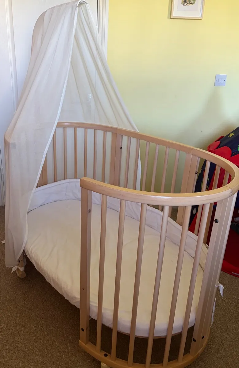Stokke crib complete bundle - Image 1