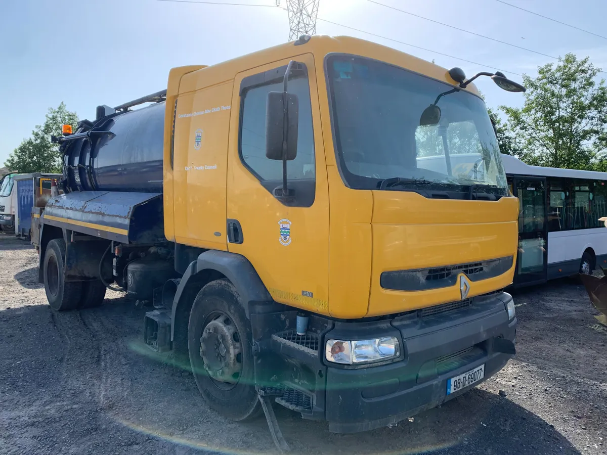 NO RESERVE 1998 RENUALT PREMIUM WHALE TANKER - Image 2