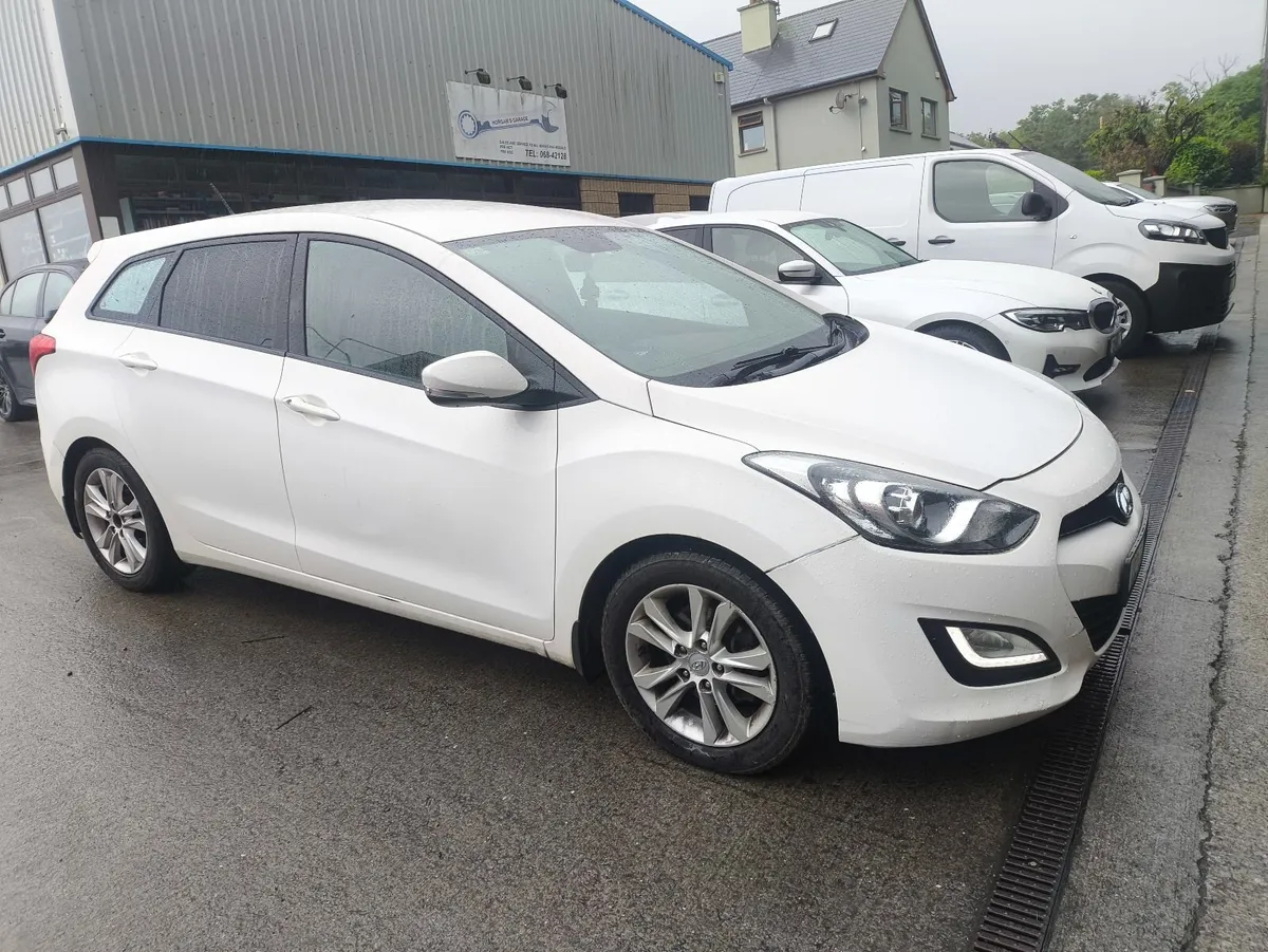 Hyundai i30 car van - Image 1