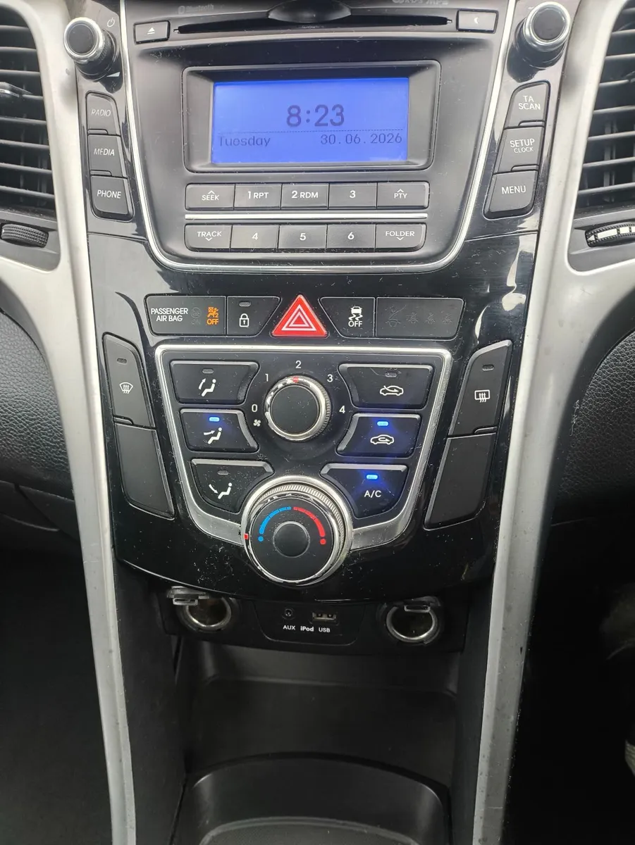 Hyundai i30 car van - Image 3