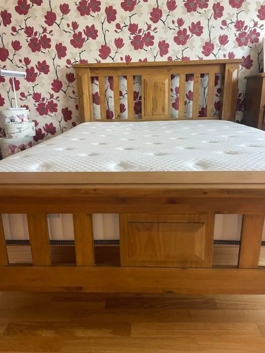 Bed and chest of drawers - Image 1