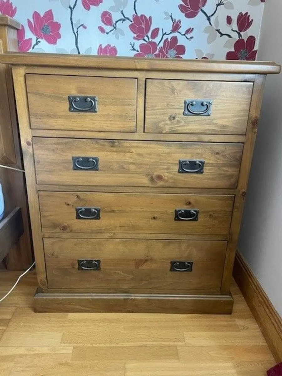 Bed and chest of drawers - Image 2