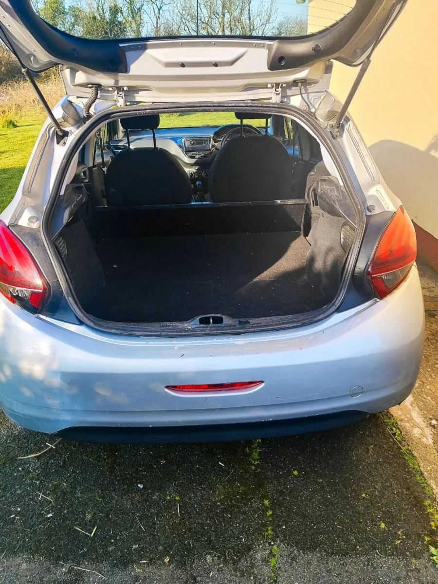 Peugeot 208 van - Image 4