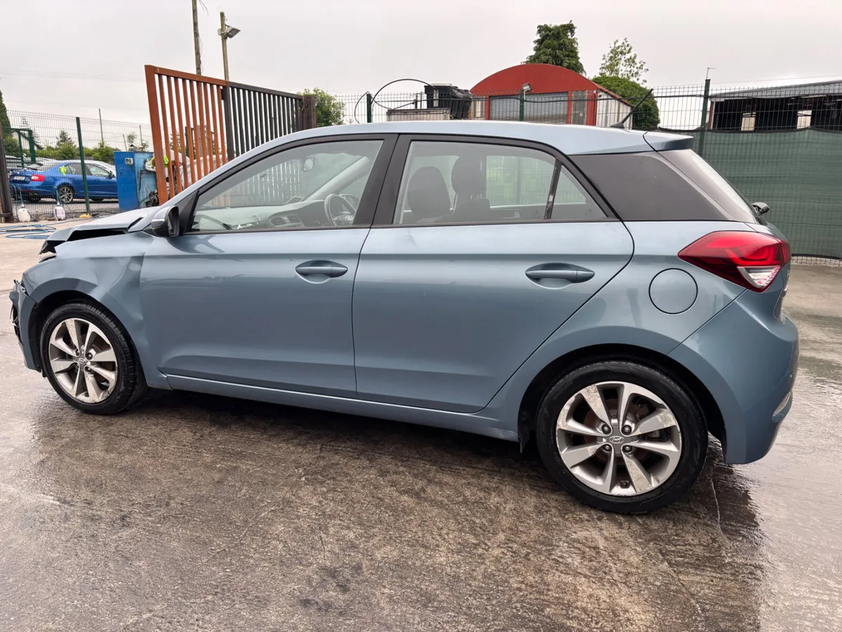 172 Hyundai i20  Active Deluxe  1.3 Petrol - Image 4