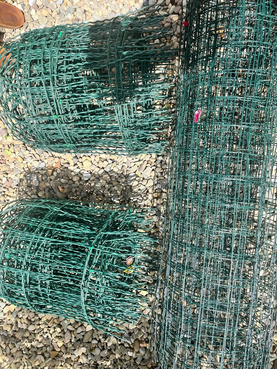 Three rolls of wire mesh - Image 2
