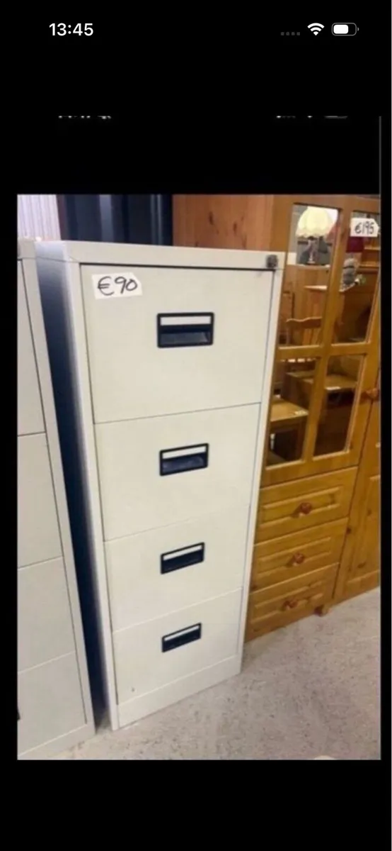 Filling cabinet