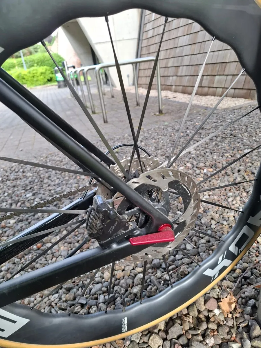 Trek Madone SL 5 Gen 8 - Image 2