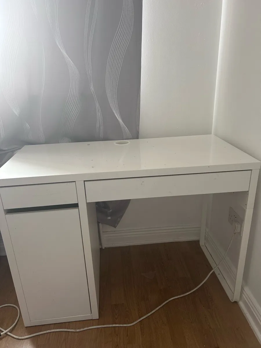 Desk and mirror - Image 2
