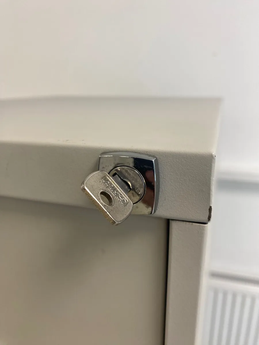 Filing cabinet - Image 2