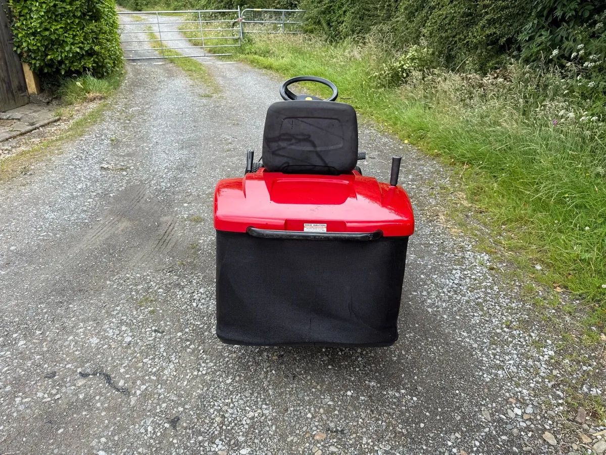 Castle garden ride on mower - Image 2
