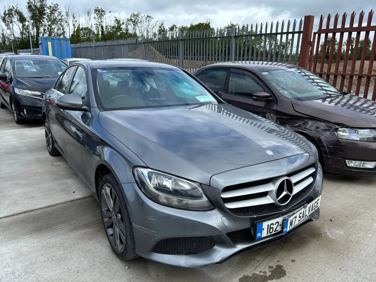 16 Merc C200d 1.5 Auto 230km Starting - Image 2