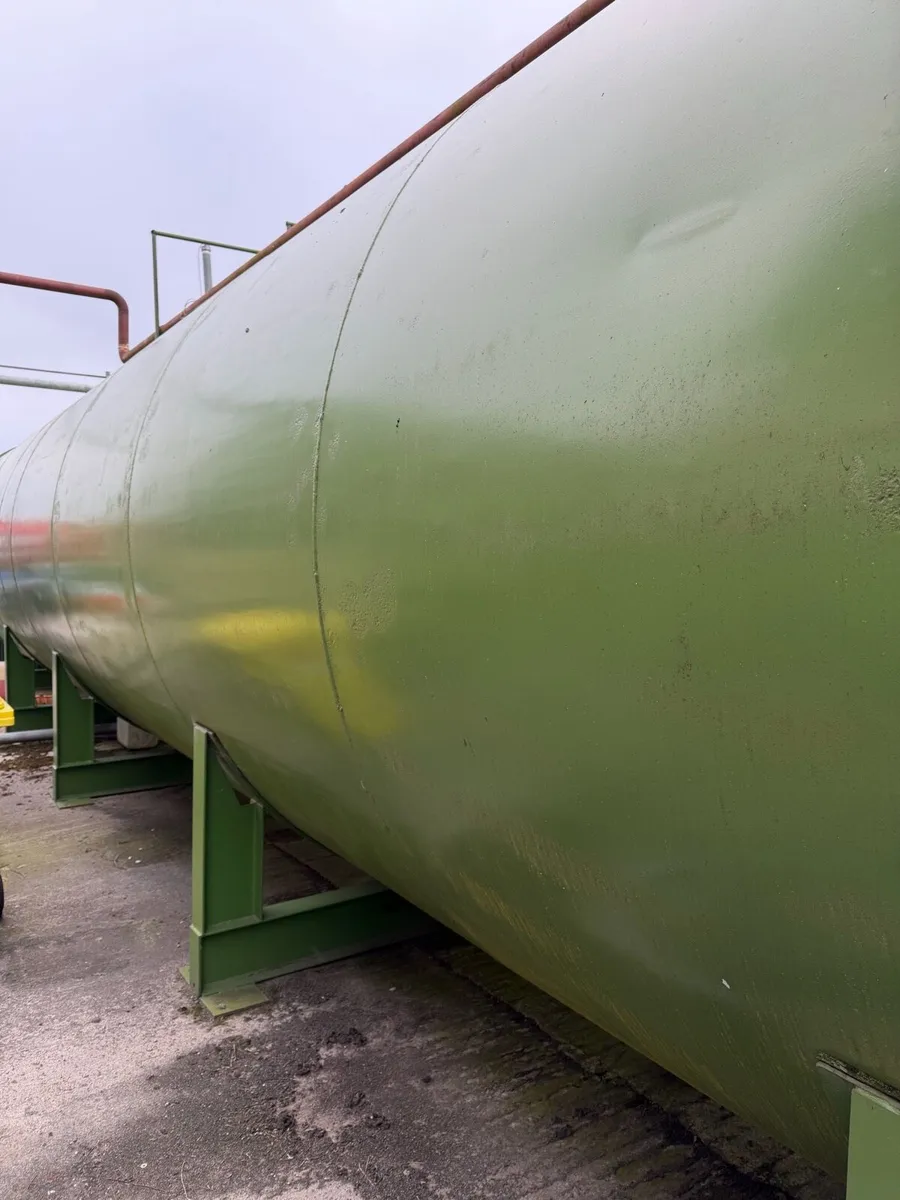Large Fuel storage tank - Image 4