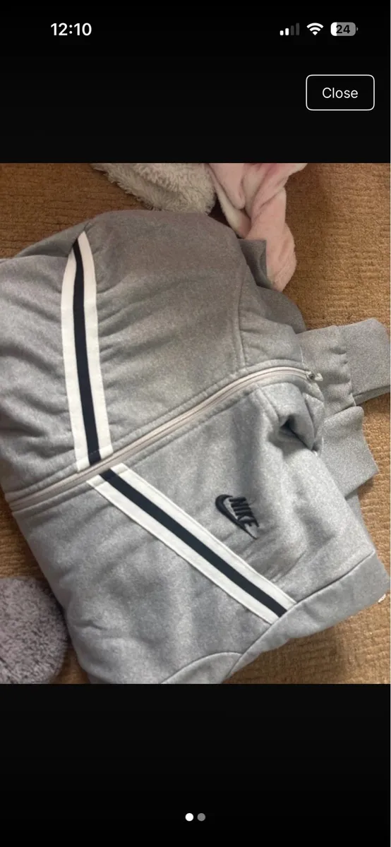 Bundle of clothes - Image 1