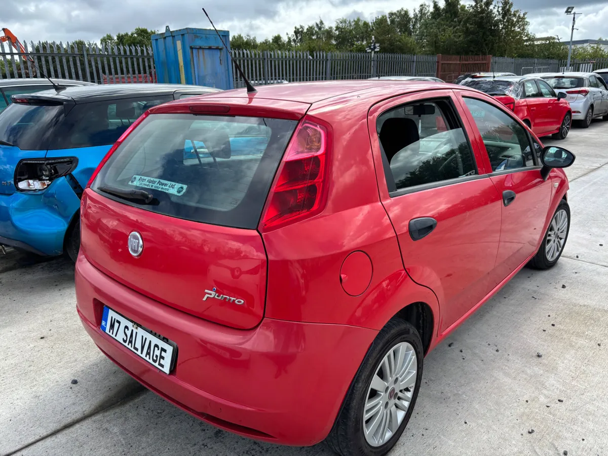 10 Punto 1.2 Sport Drive home - Image 3