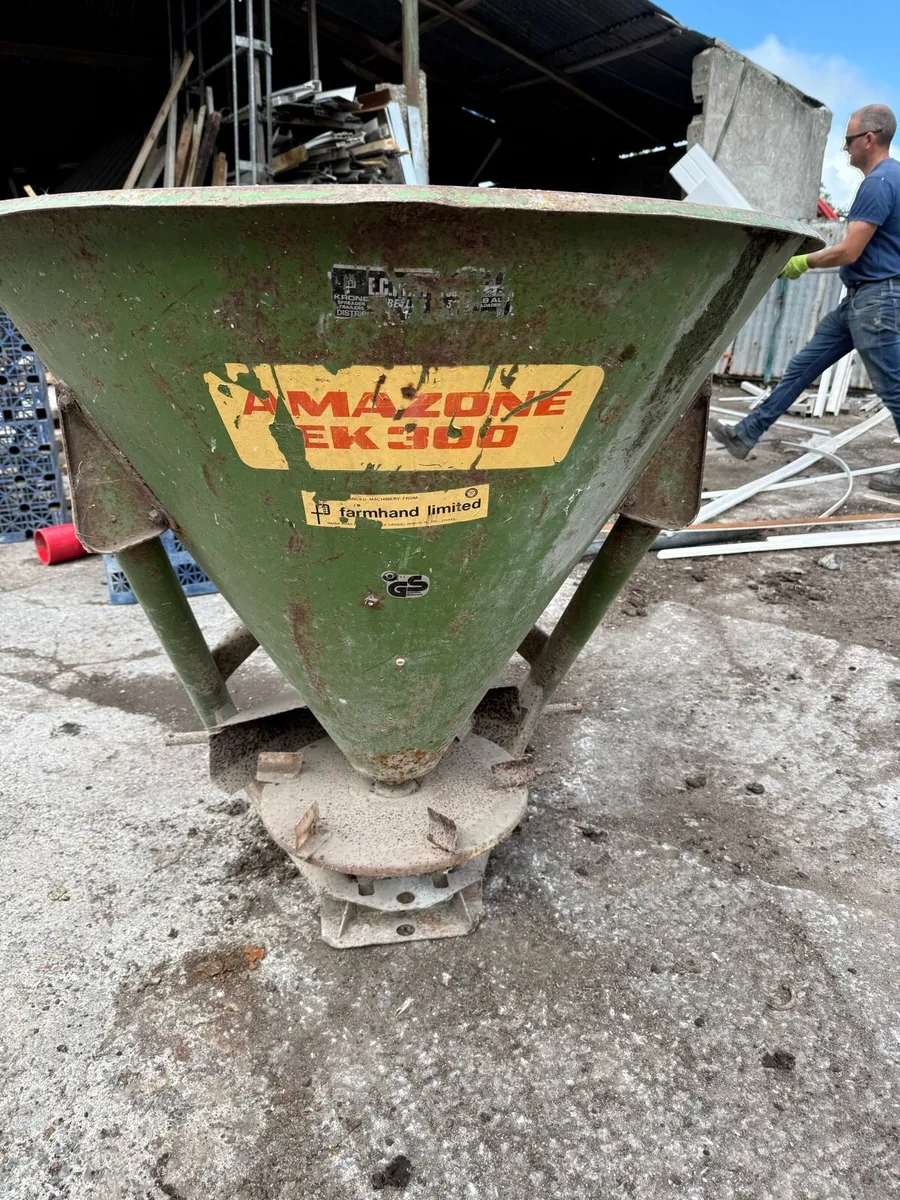 Amazon Ek300 fertilizer spreader - Image 1