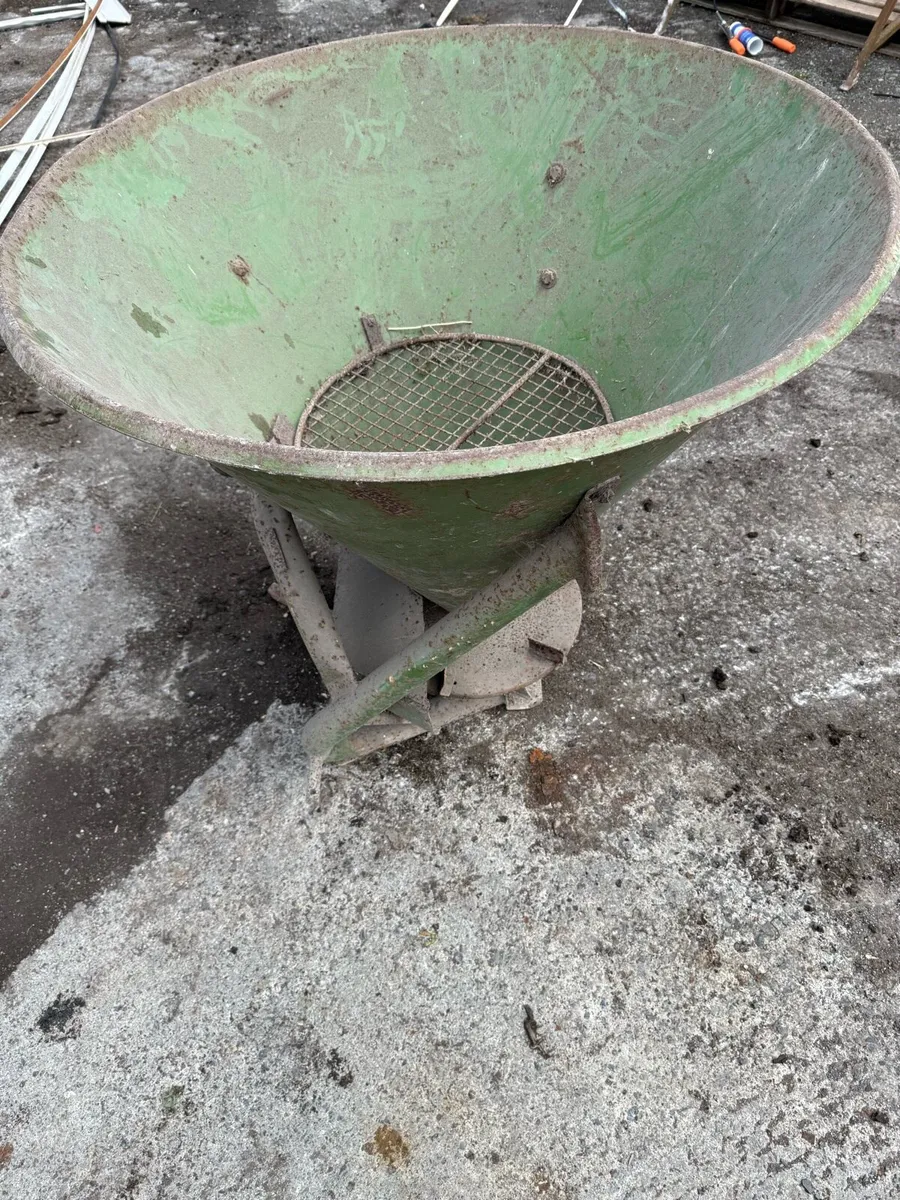 Amazon Ek300 fertilizer spreader - Image 4