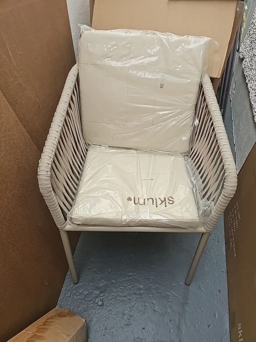Sklum glass table and four coushioned chairs unwanted gift still in the box - Image 1