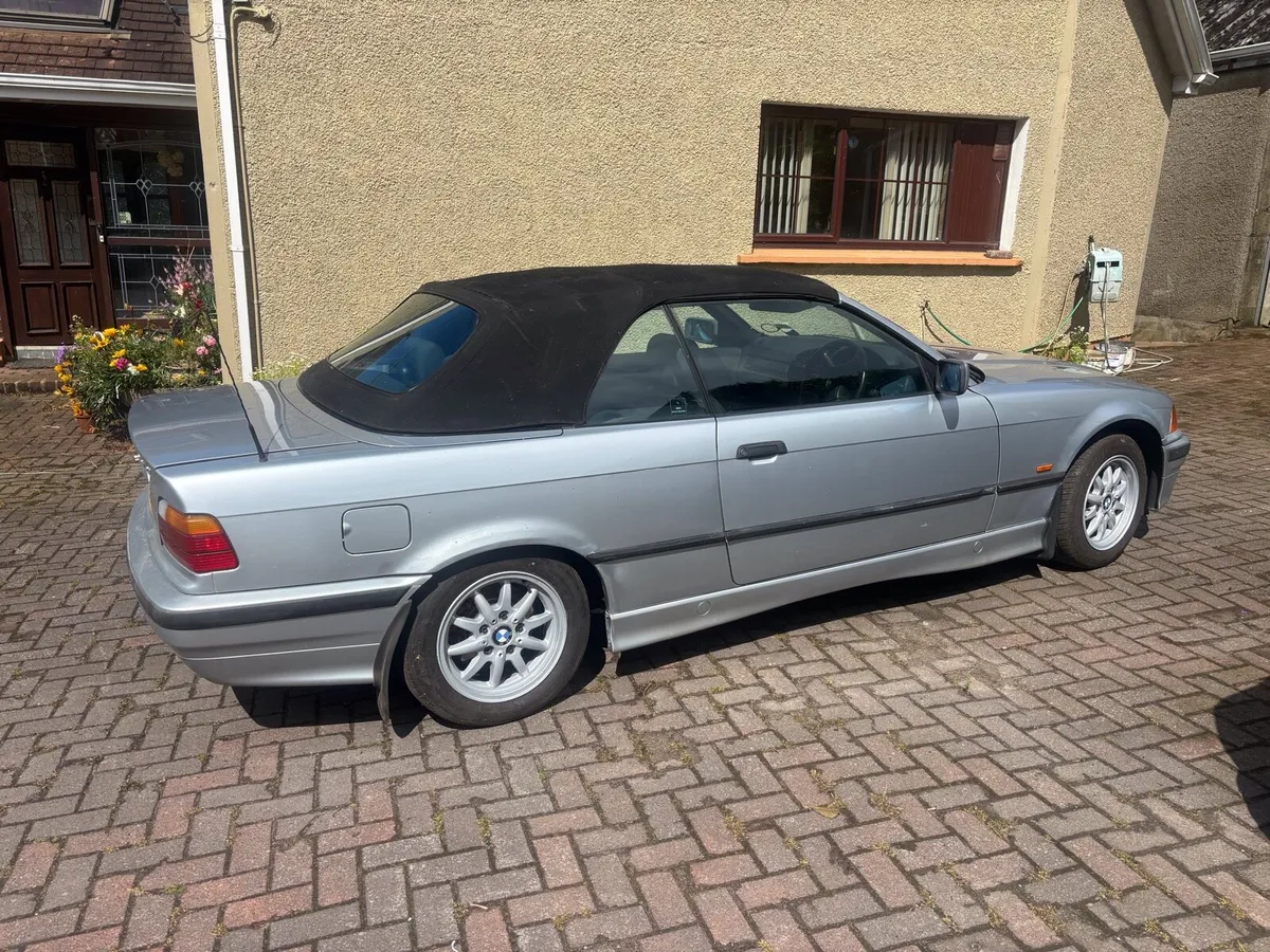 BMW 318i convertible - Image 2