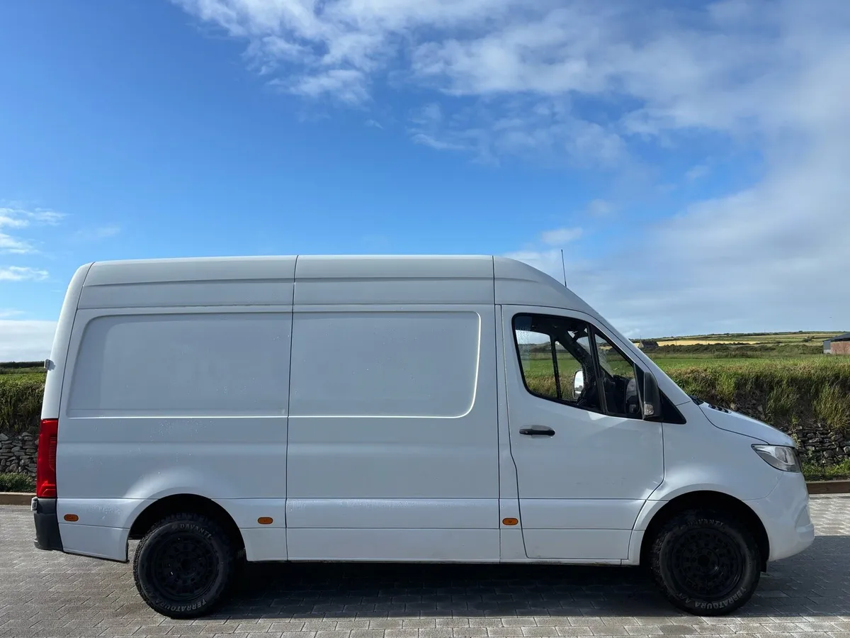2022 Mercedes Sprinter MWB CDI 319 - Image 4