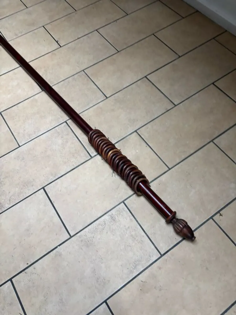 Wooden Curtain pole with Rings & Brackets - Image 3