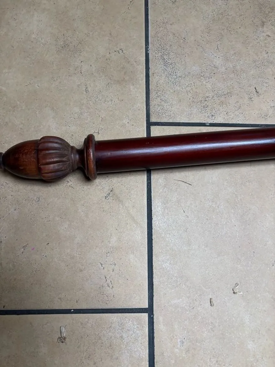 Wooden Curtain pole with Rings & Brackets - Image 4