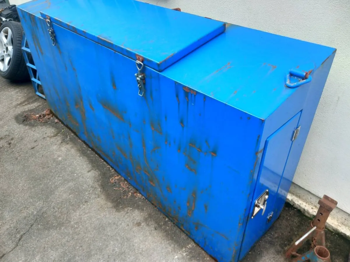Chain and strap locker - Image 2