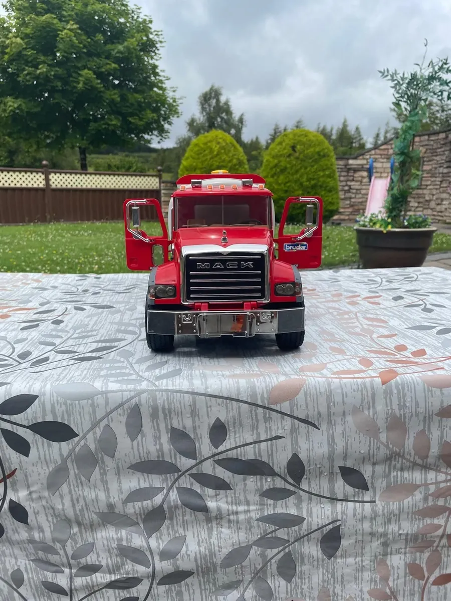 Bruder trucks - Image 3